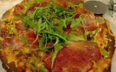 Cómo hacer una deliciosa pizza casera con harina de centeno y almendra
